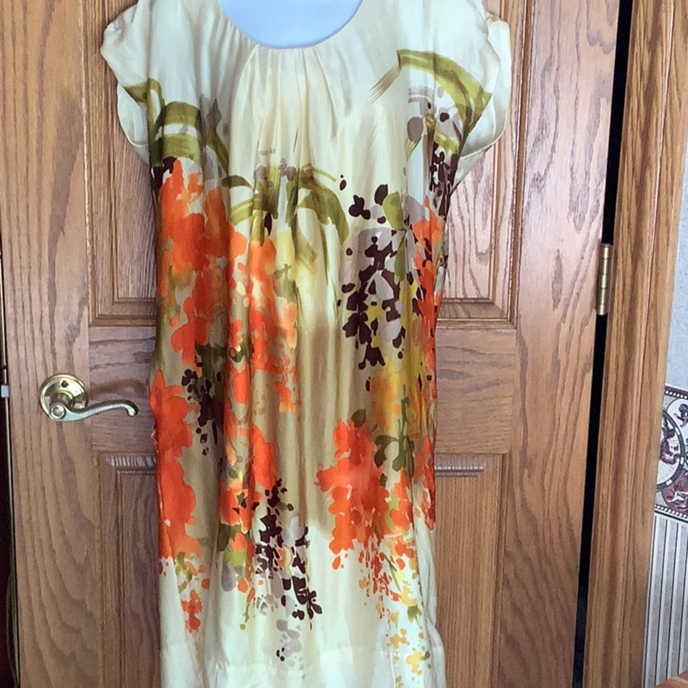 100% silk, fully lined, 2 pockets, zippered back,  Sz 14 dress by Victor…